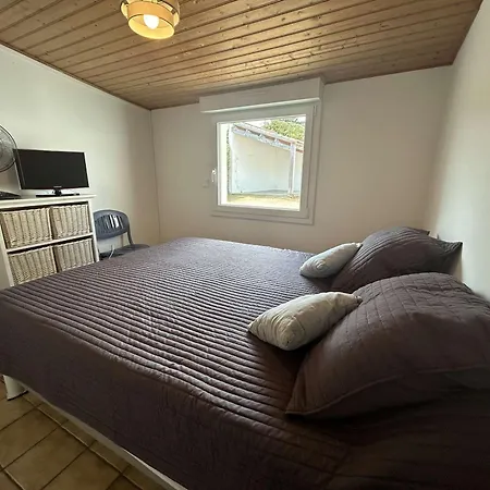 Holiday home Maison Cosy Avec Cour Ensoleillee Proche - 4 Pers - Fr-1-224b-502
